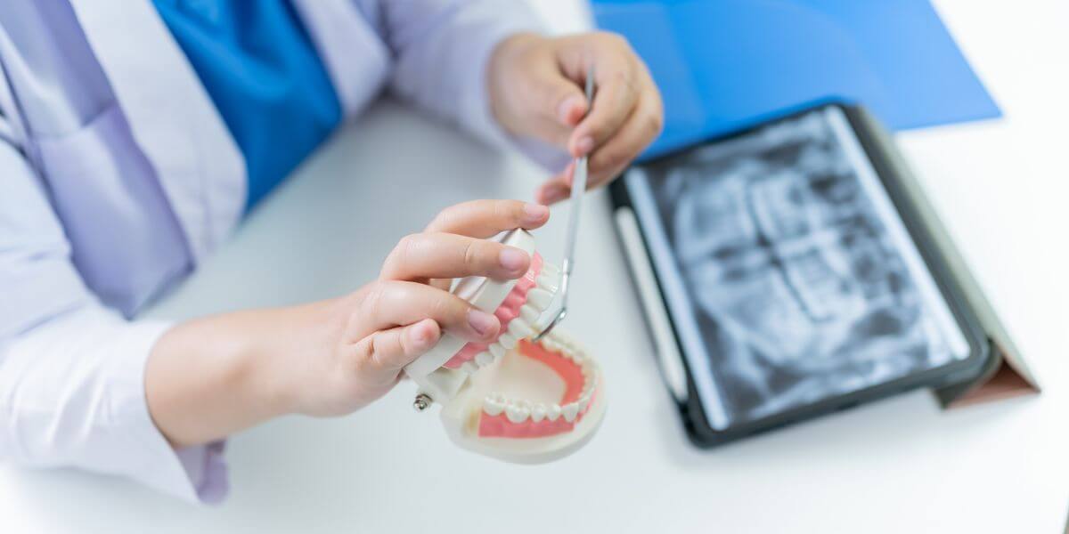 歯科医師国試対策の勉強デスクイメージ