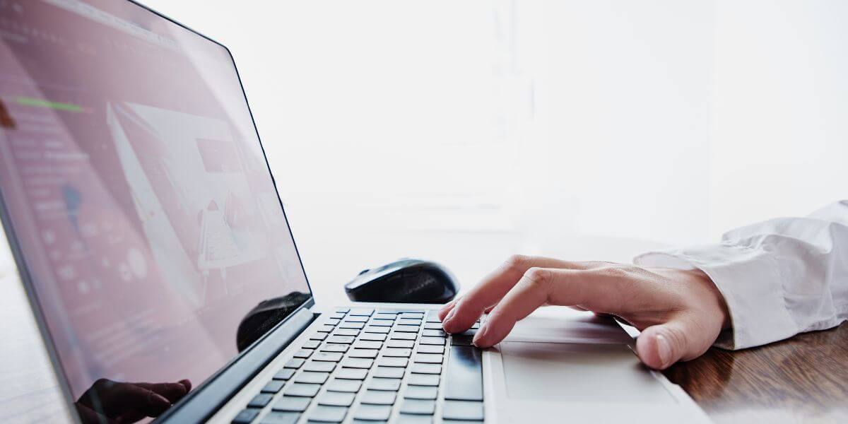 歯学部CBT対策で勉強する学生のイメージ