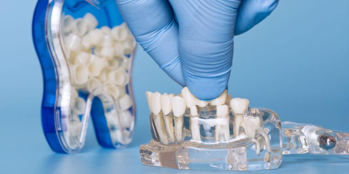 歯学部OSCE対策で実習室で練習する学生のイメージ